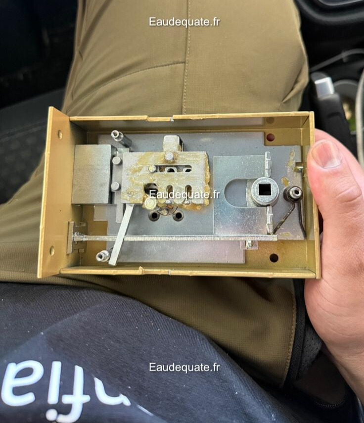 technicien-serrurerie-1-BX4P39-x